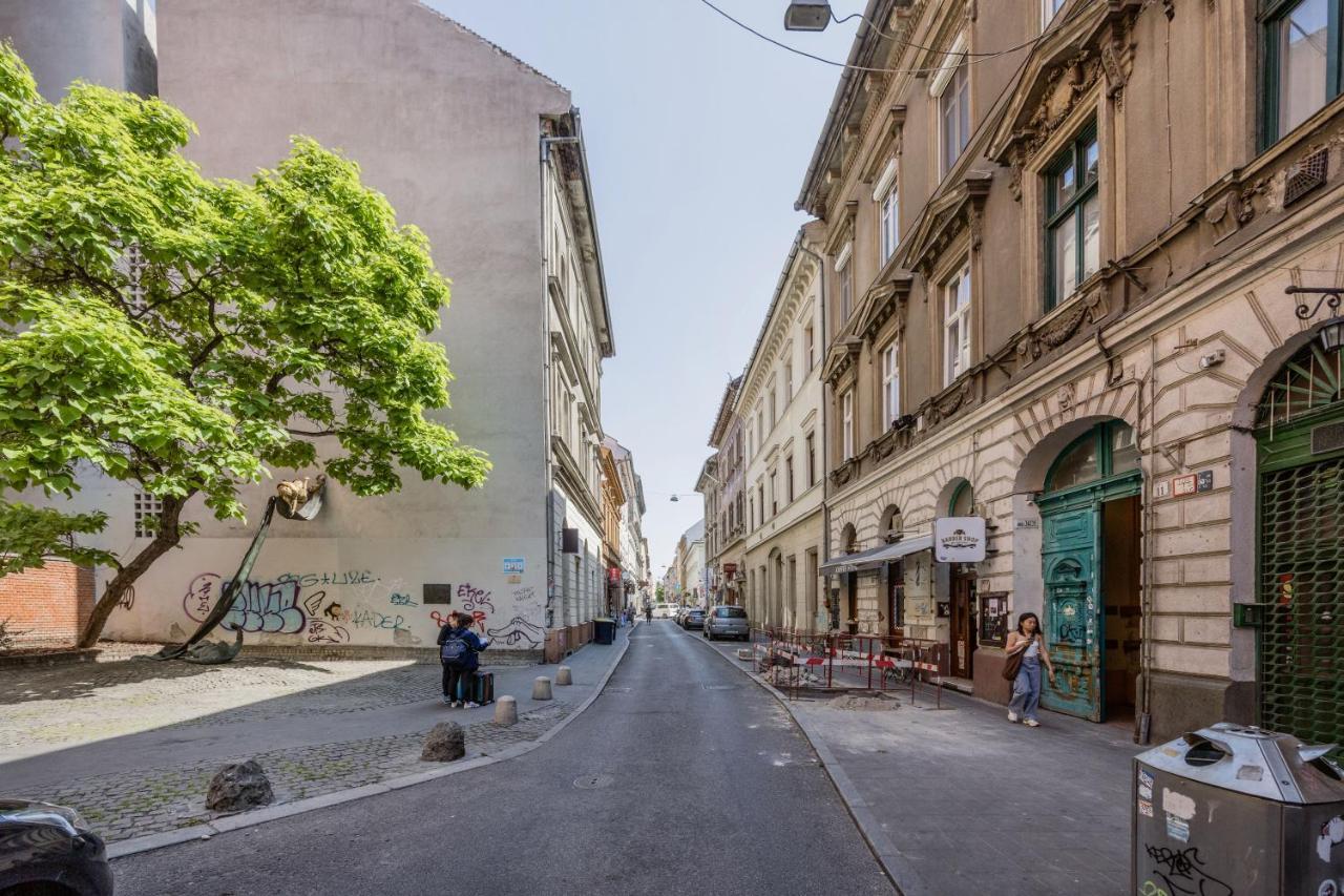 Trendy Apartment At The Hippest Location Budapeste Exterior foto